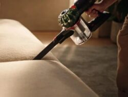 Dyson Meluncurkan Penyedot Debu Unggulan V8 Cyclone dengan Baterai yang Dapat Diganti dan Daya Hisap 150AW