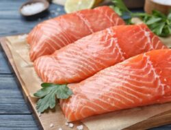 10 Manfaat Kesehatan Salmon untuk Kulit, Jantung, Tulang, dan Sendi