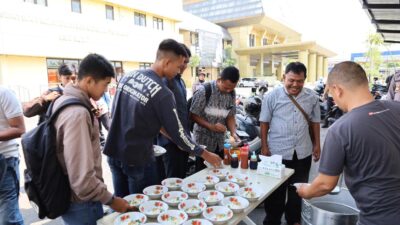 Warga Dibuat Kaget, Cari SKCK di Polres Sukoharjo Dapat Kejutan Bakso Gratis
