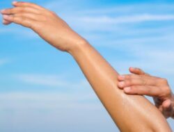 6 Solusi Rumahan yang Wajib Dicoba untuk Menghilangkan Warna Cokelat di Tangan