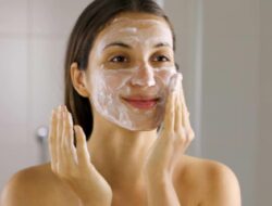 Ingin Kulit Bercahaya? Ini 5 Cara Mudah Menggunakan Tepung Beras untuk Kulit