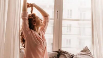 Ikuti Ritual Pagi Sederhana Ini untuk Menghilangkan Lemak Perut