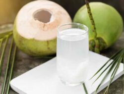 7 Cara Menyegarkan untuk Menambahkan Air Kelapa ke dalam Menu Harian Anda