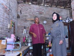 Blusukan ke Kampung-kampung, Bupati Sukoharjo Bersama Baznas Serahkan Bantuan Rehab RTLH