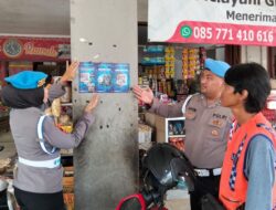 Permudah Aduan Masyarakat, Sipropam Polres Sukoharjo Pasang Stiker QR Code di Ruang Publik