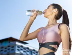 Bisakah Minum Air Putih Membuat Kulit Bercahaya? Ketahui Apakah Benar-benar Efektif