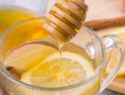 Apakah Minum Air Lemon dengan Madu Saat Perut Kosong Ide yang Bagus? Simak Penjelasannya