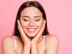 Pijat Pagi 5 Menit dengan Bahan-bahan Alami adalah Semua yang Anda Butuhkan untuk Kulit Bercahaya