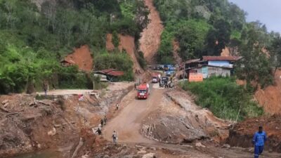 Pemulihan Pascabencana, Mobil Tangki Pertamina Tembus Takengon Aceh Lewati Jalur Alternatif