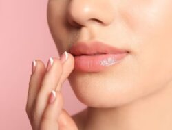 Bibir Anda yang Kering dan Kusam Bisa Menjadi Lembut dan Merah Muda Berkat 5 Scrub Bibir Buatan Sendiri Ini