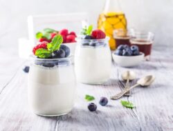 5 Cara Menarik Mengonsumsi Yogurt untuk Menurunkan Berat Badan