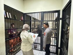 Pastikan Kondisi Tahanan, Sie Dokkes Polres Sukoharjo Lakukan Pemeriksaan Kesehatan Rutin