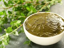 3 Alasan Mengapa Menggunakan Henna untuk Menutupi Uban Secara Alami Mungkin Lebih Baik daripada Pewarna Rambut!