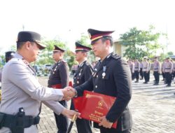 Personel Polres Sukoharjo Terima Penganugerahan Tanda Kehormatan dan Kenaikan Pangkat