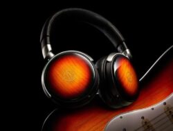 Headphone Kayu Ash dengan Lapisan Lacquer Gitar Hadir dari Audio-Technica