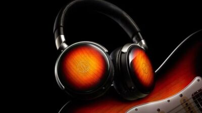 Headphone Kayu Ash dengan Lapisan Lacquer Gitar Hadir dari Audio-Technica