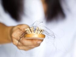 Berikut Ini 3 Makanan Super untuk Mencegah Rambut Rontok di Musim Hujan