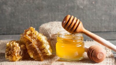 5 Alasan Mengapa Anda Harus Memasukkan Madu dalam Diet Musim Hujan Anda