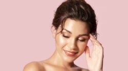 Ingin Kulit Selembut Bayi dan Bercahaya? Coba 5 Masker Wajah Mawar DIY Ini