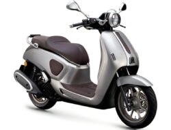 Memperkenalkan Honda NWF150, Skuter Premium dengan Desain Retro Berteknologi Modern
