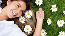 Rambut Kering dan Kusut? Cobalah Gunakan Chamomile untuk Kekuatan dan Kilau Rambut