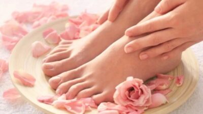 Tumit Pecah-pecah? Lakukan Pedikur DIY Ini Menggunakan Bahan-bahan Dapur