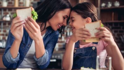 5 Jenis Makanan yang Dibutuhkan Keluarga Anda Setiap Hari