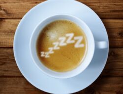 Merasa Lelah Sepanjang Waktu? Atasi Hari Anda dengan Tidur Siang Ditemani Kopi