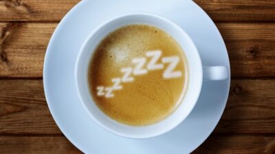 Merasa Lelah Sepanjang Waktu? Atasi Hari Anda dengan Tidur Siang Ditemani Kopi