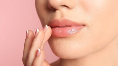 3 Scrub DIY untuk Bibir yang Merah Merona