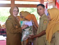 Simbolis Diserahkan Bupati, Baznas Beri Bantuan untuk Ribuan Guru Non ASN