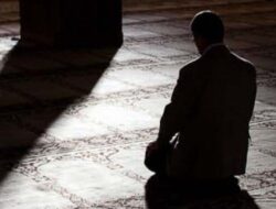 Yang Belum Tahu, Berikut Ini Enam Hal yang Membatalkan I’tikaf