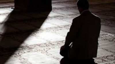 Yang Belum Tahu, Berikut Ini Enam Hal yang Membatalkan I’tikaf