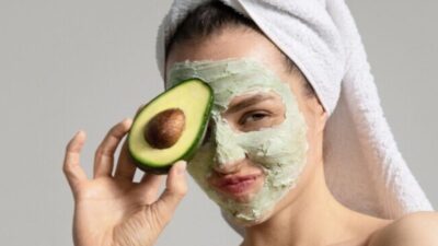 Masker Wajah Alpukat Ini adalah Semua yang Anda Butuhkan untuk Mendapatkan Kulit Bercahaya