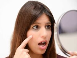 Gunakan Irisan Mentimun, bukan Tomat untuk Menghilangkan Lingkaran Hitam di Bawah Mata, Ini Alasannya