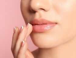 Tinggalkan Perona Pipi Anda dan Gunakan Pewarna Bit Buatan Sendiri Ini untuk Mendapatkan Kilau Merah Muda Instan