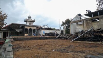 Masjid Bersejarah di Boyolali Ludes Terbakar, Ini yang Dilakukan Wagub Gus Yasin
