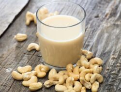 Menggabungkan Susu dan Kacang Mete Dapat Membantu Anda Tidur Nyenyak