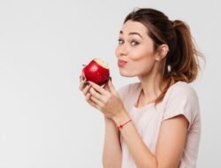 Sertakan 8 Makanan Ini Dalam Diet untuk Menjaga Kadar Kolesterol Anda Tetap Terkontrol