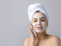 Gunakan Masker Wajah Buatan Sendiri dari Telur dan Lemon Ini untuk Mengurangi Tampilan Garis-garis Halus