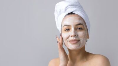 Gunakan Masker Wajah Buatan Sendiri dari Telur dan Lemon Ini untuk Mengurangi Tampilan Garis-garis Halus