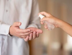 Penjelasan Mengenai Sah Tidaknya Wudhu dengan Botol Spray Semprot