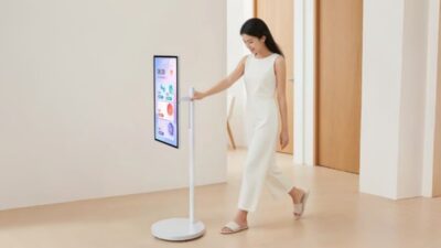 ZTE Luncurkan Layar Pintar 5G Multiguna dengan Sentuhan, Kamera, dan Roda