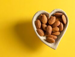 Pertahankan 5 Makanan Ini Dalam Diet Anda untuk Camilan yang Ramah Jantung