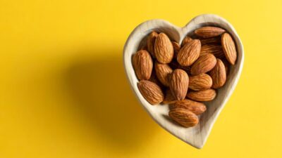 Pertahankan 5 Makanan Ini Dalam Diet Anda untuk Camilan yang Ramah Jantung