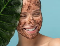 Gunakan Lulur Wajah DIY Kopi dan Minyak Neem Ini untuk Kulit Bercahaya dan Bebas Jerawat