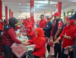 Baksos DPC PDIP Sukoharjo, Ratusan Warga Hadiri Pengobatan Gratis Pembagian Makanan Bergizi