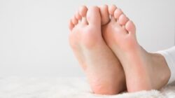 5 Pengobatan Rumahan untuk Tumit Kering dan Pecah-pecah Ini akan Mengubah Kaki Anda