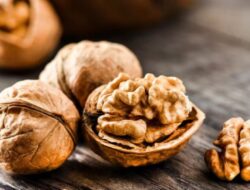 3 Cara Mudah Menambahkan Kacang Kenari ke Rutinitas Perawatan Kulit Anda untuk Kulit Bercahaya Alami