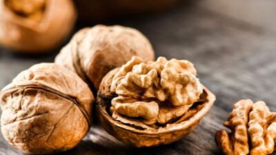 3 Cara Mudah Menambahkan Kacang Kenari ke Rutinitas Perawatan Kulit Anda untuk Kulit Bercahaya Alami